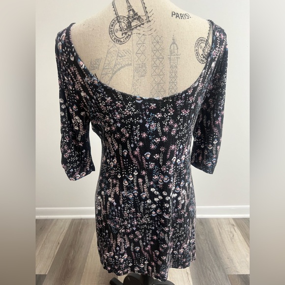 Black Floral Maternity Top! - Picture 2 of 15